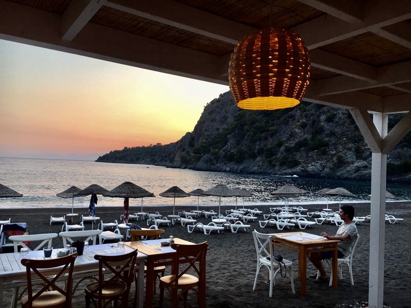 Best Blue Voyage - eten op strand